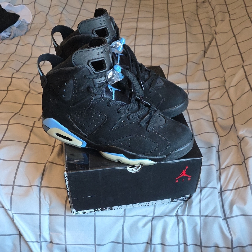 Jordan Kids Sneakers in Black and Light Blue